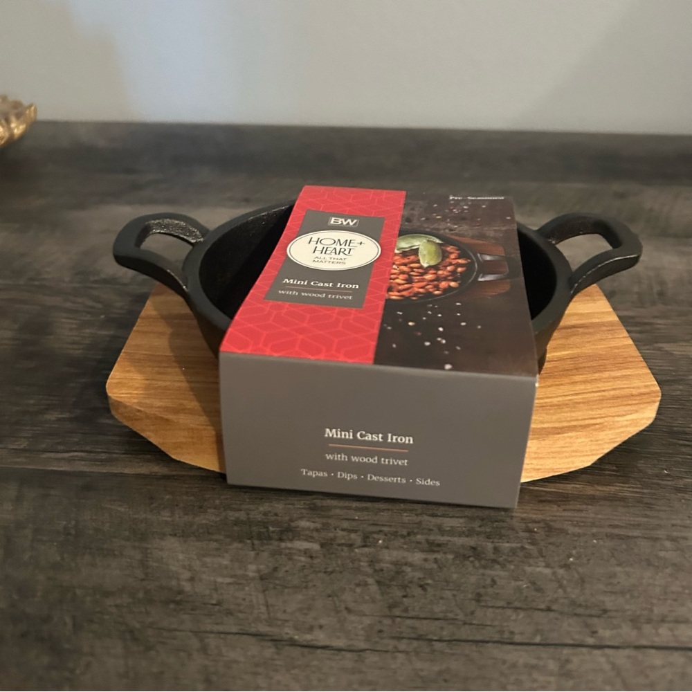 BW Home + Heart Mini Cast Iron Skillet with Wood Trivet Pre-seasoned - Picture 2 of 4